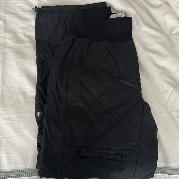 Alo High Waist Snowrider Puffer Quilted Insulated Pant Black Small - Picture 4 of 4